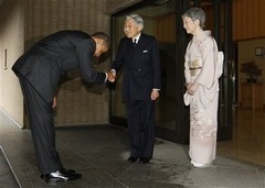 Obama_Bows_Japan