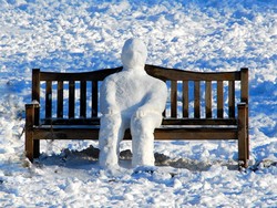 Snowman_parkbench