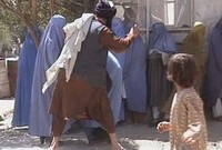 Taliban_beating_women